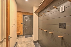 Mudroom | Front Entrance