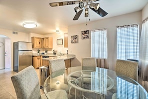 Dining Area | 6-Person Table