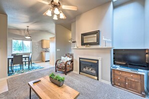 Living Room | Smart TV | Gas Fireplace