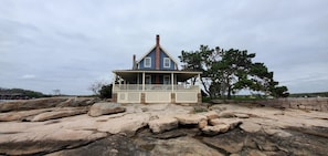 Belden island house rocks 1