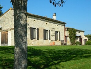 Front garden view to the house