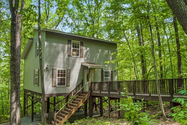 14 + acres | WiFi | Fire Pit | Double Hammock | Picnic Table | Dog Friendly