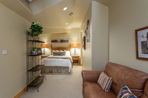Couch, Furniture, Room, Indoors, Living Room