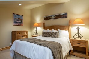 Bed, Furniture, Bedroom, Room, Indoors