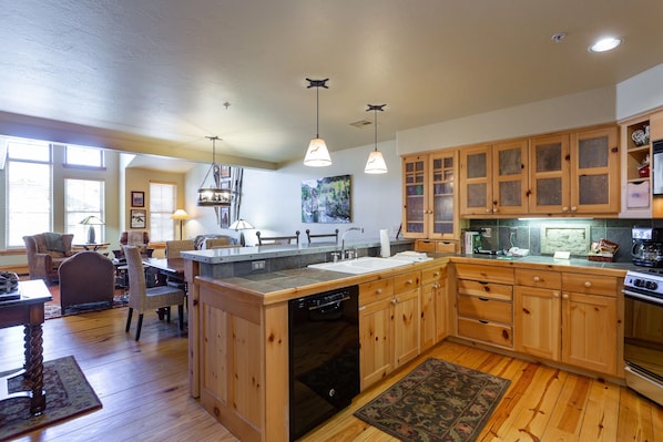 Flooring, Hardwood, Room, Indoors, Floor