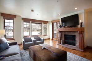 Living Room, Room, Indoors, Couch, Furniture