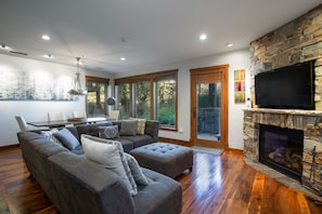 Living Room, Room, Indoors, Couch, Furniture