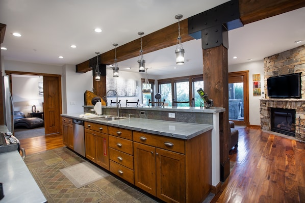 Flooring, Hardwood, Floor, Indoors, Room