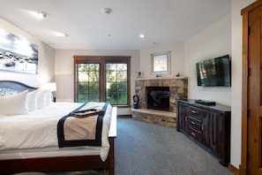 Flooring, Room, Indoors, Furniture, Bedroom