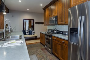 Flooring, Room, Indoors, Floor, Oven