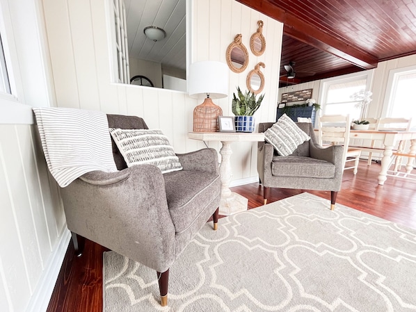 Sitting Nook overlooking Lake Erie