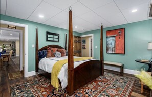 Queen size bedroom 