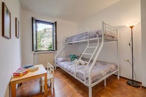 Twin bedroom