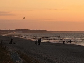 Abendstimmung am Strand, mit Blick auf Heiigendamm
