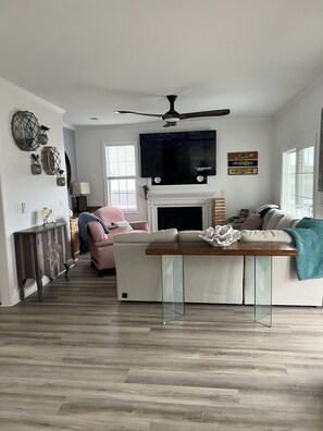 Living room with TV, games, books and a view. 