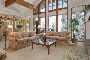 Home Decor, Furniture, Indoors, Living Room, Table