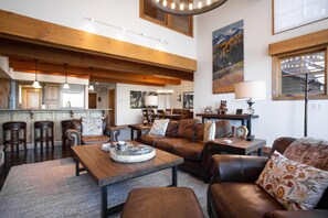 Living Room, Room, Indoors, Furniture, Couch