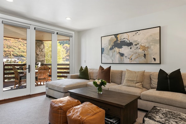 Home Decor, Living Room, Furniture, Indoors, Painting