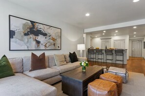 Home Decor, Indoors, Living Room, Furniture, Table