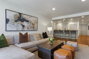 Home Decor, Indoors, Living Room, Furniture, Table