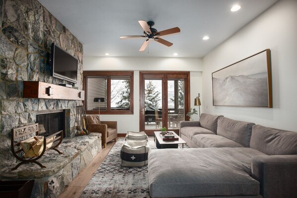 Couch, Furniture, Indoors, Living Room, Room