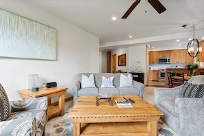 Home Decor, Indoors, Table, Furniture, Coffee Table