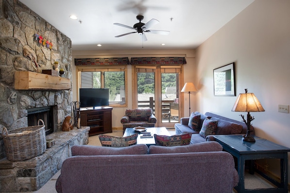 Indoors, Living Room, Room, Screen, Ceiling Fan