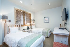 Bedroom, Room, Indoors, Bed, Furniture