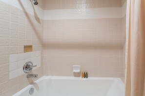 Tub, Bathtub, Room, Indoors, Bathroom