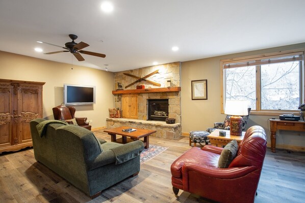 Living Room, Room, Indoors, Couch, Furniture