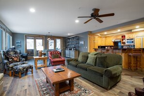 Living Room, Room, Indoors, Flooring, Couch
