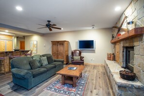 Living Room, Room, Indoors, Couch, Furniture