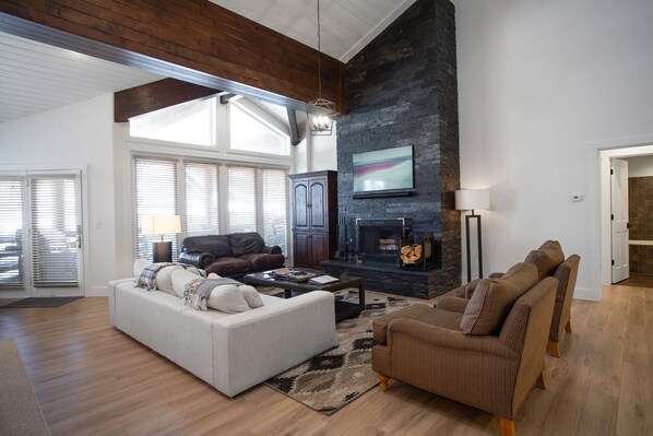 Living Room, Room, Indoors, Flooring, Furniture