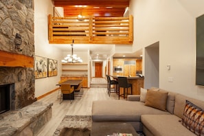 Flooring, Living Room, Indoors, Room, Floor