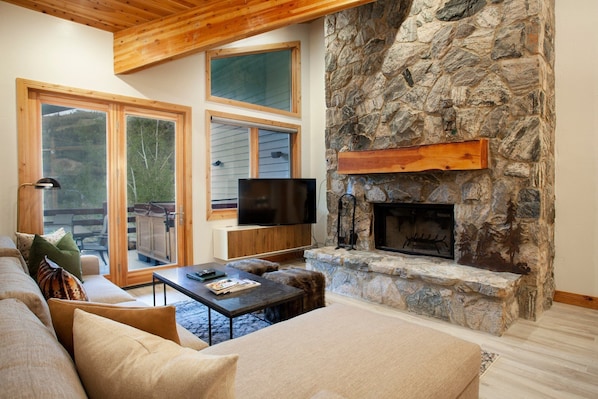 Furniture, Living Room, Indoors, Room, Fireplace
