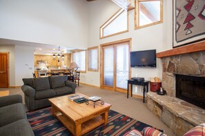 Living Room, Room, Indoors, Furniture, Couch