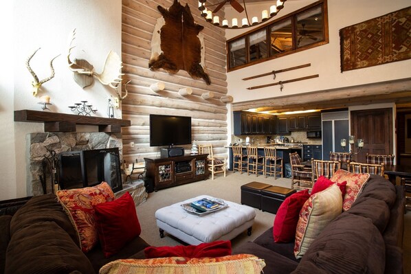 Living Room, Room, Indoors, Furniture, Couch