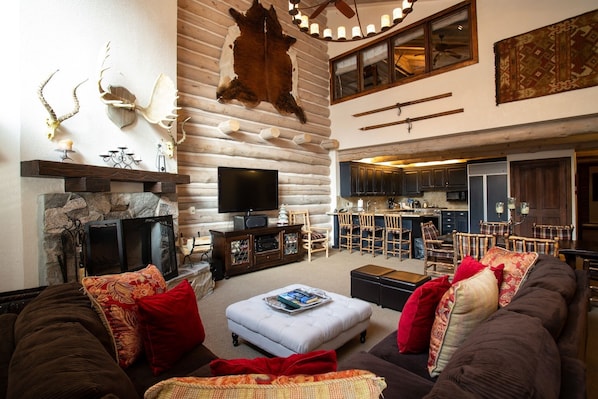 Living Room, Room, Indoors, Furniture, Couch