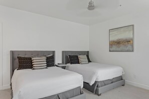 Indoors, Cushion, Home Decor, Bed, Furniture