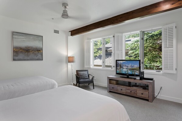 Indoors, Screen, Bed, Furniture, Living Room
