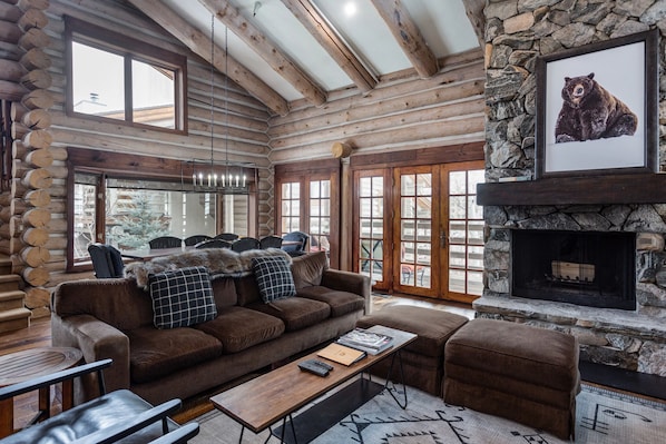 Furniture, Indoors, Table, Building, Living Room