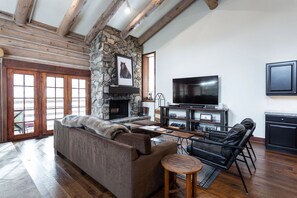 Living Room, Indoors, Room, Couch, Furniture
