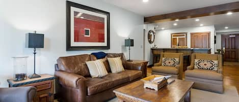 Home Decor, Coffee Table, Table, Furniture, Living Room