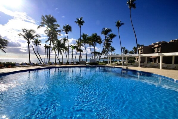 Pool is right in front of the ocean