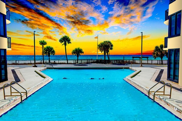 Main Pool to watch the sunsets