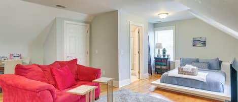 Summerville Vacation Rental | 1BA | Studio | Stairs Required | 375 Sq Ft