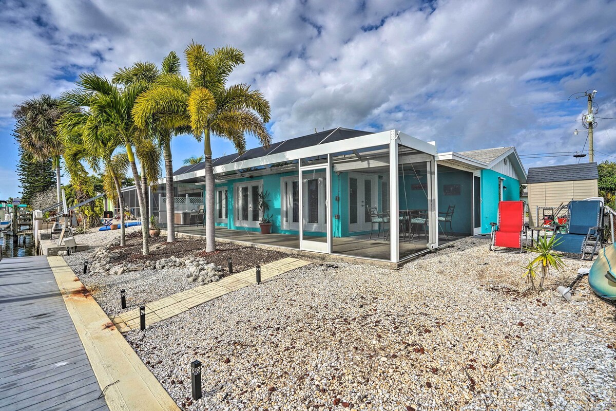 Waterfront Matlacha Home w/ Hot Tub & Grill!
