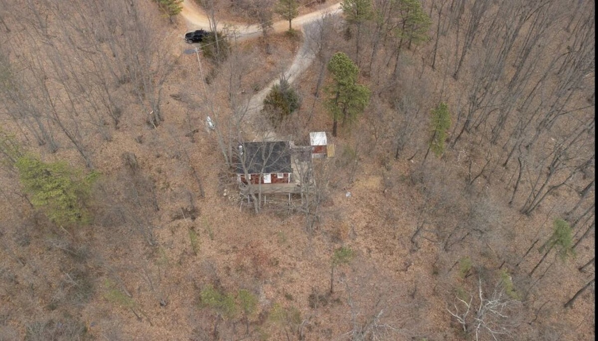 Mountain Cottage with Private Views and Hot Tub!!