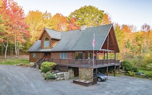 The Blue Spruce Chalet is surrounded by a stunning yard for you to enjoy with your friends and family. Enjoy the sighting of our Blue Spruces, pine, birch, maple, oak, conifer and so much more