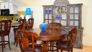 Dining table for 4 persons